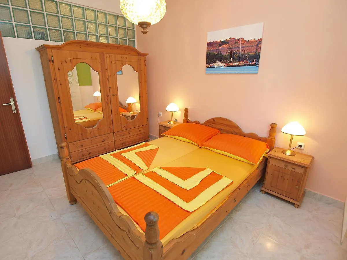 Apartments Ivan 65 Stinjan