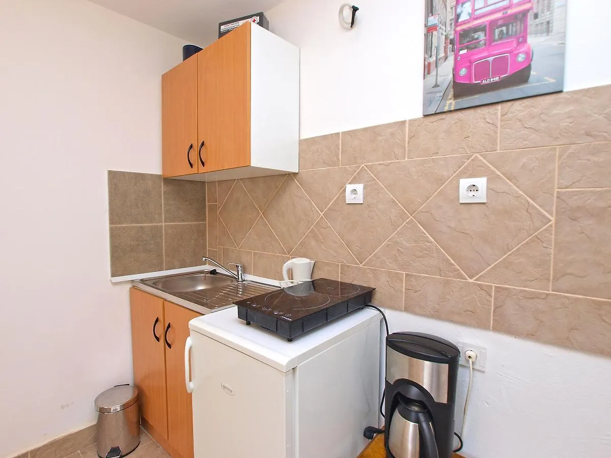 Apartments Ivan 65 Stinjan Croatia