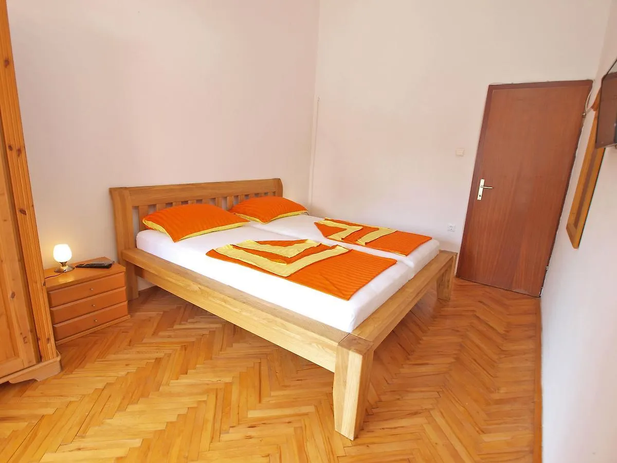 Apartments Ivan 65 Stinjan